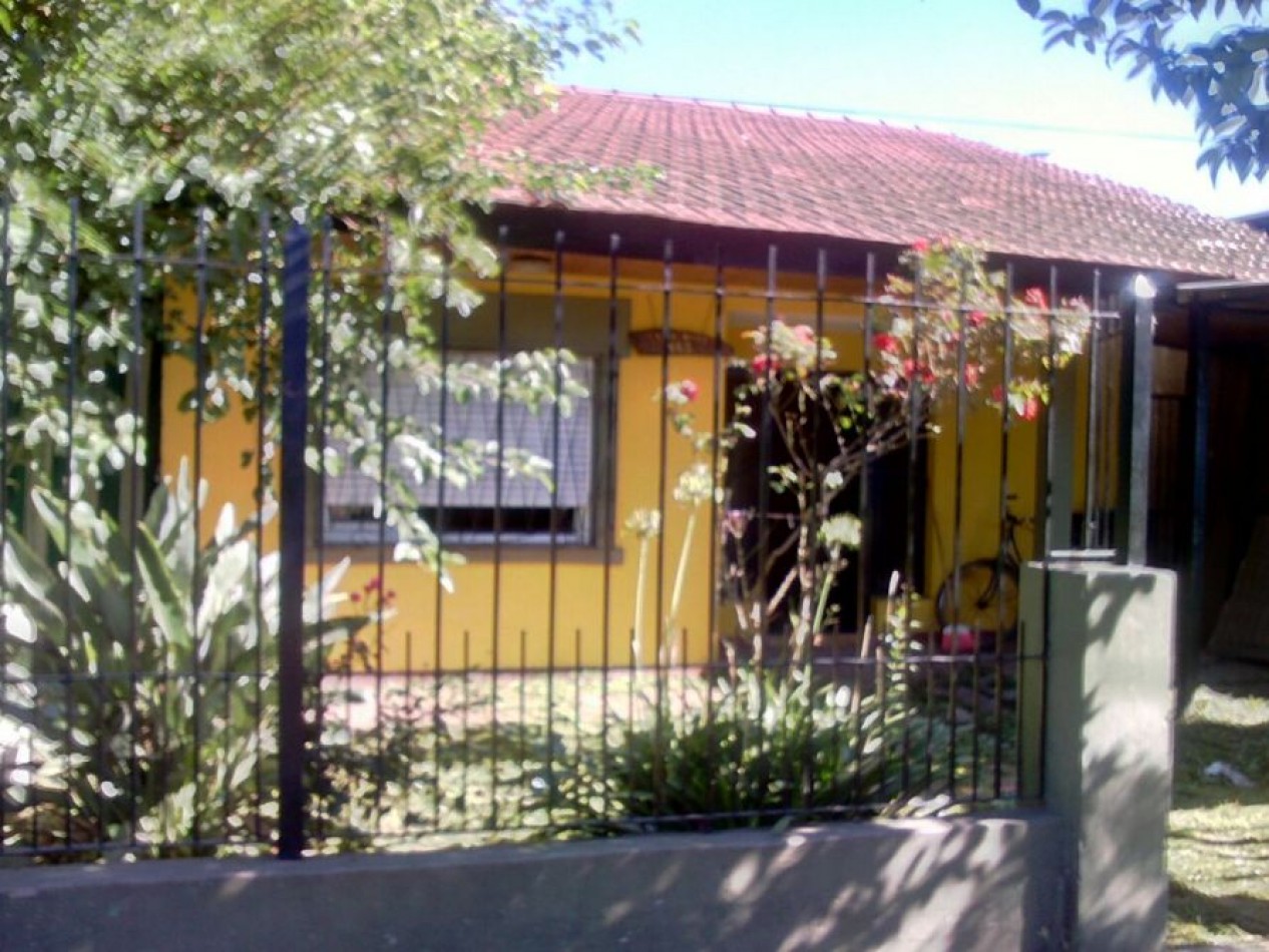 CASA EN VENTA, BURZACO. A CUADRAS DE AV. ESPORA