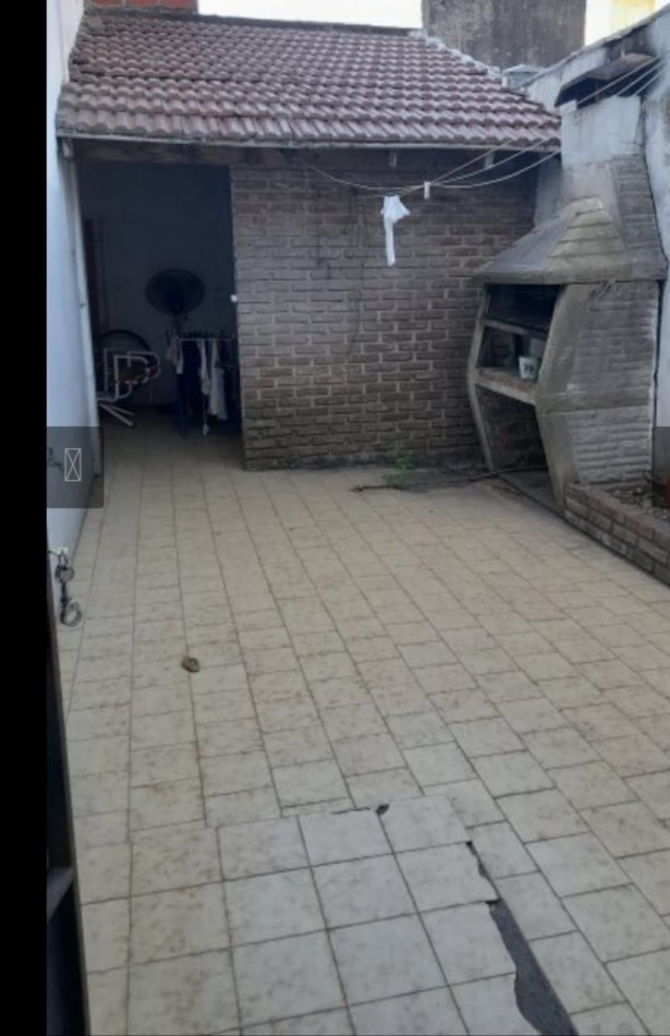 CASA DE 2 PLANTAS, VENTA, ADROGUE. A UNA CUADRA DE AV. HIPOLITO YRIGOYEN