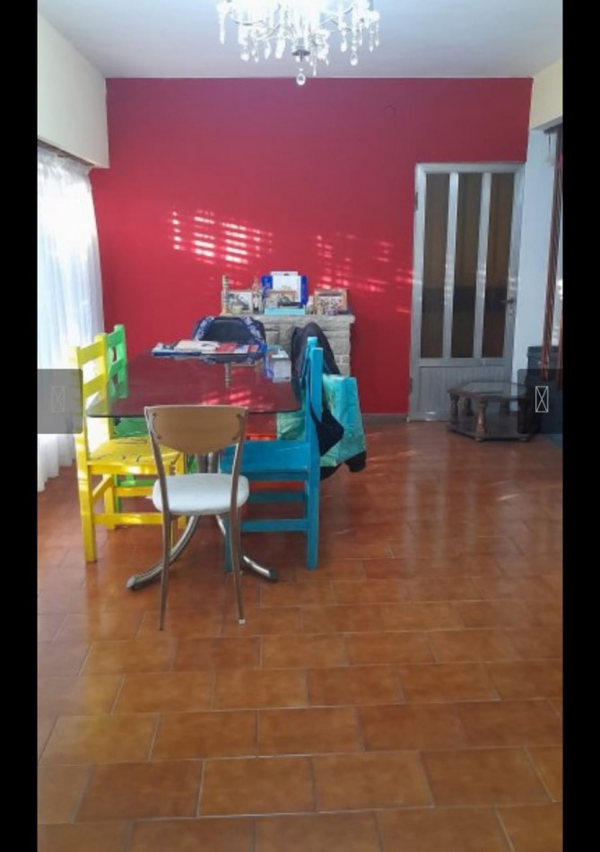 CASA DE 2 PLANTAS, VENTA, ADROGUE. A UNA CUADRA DE AV. HIPOLITO YRIGOYEN
