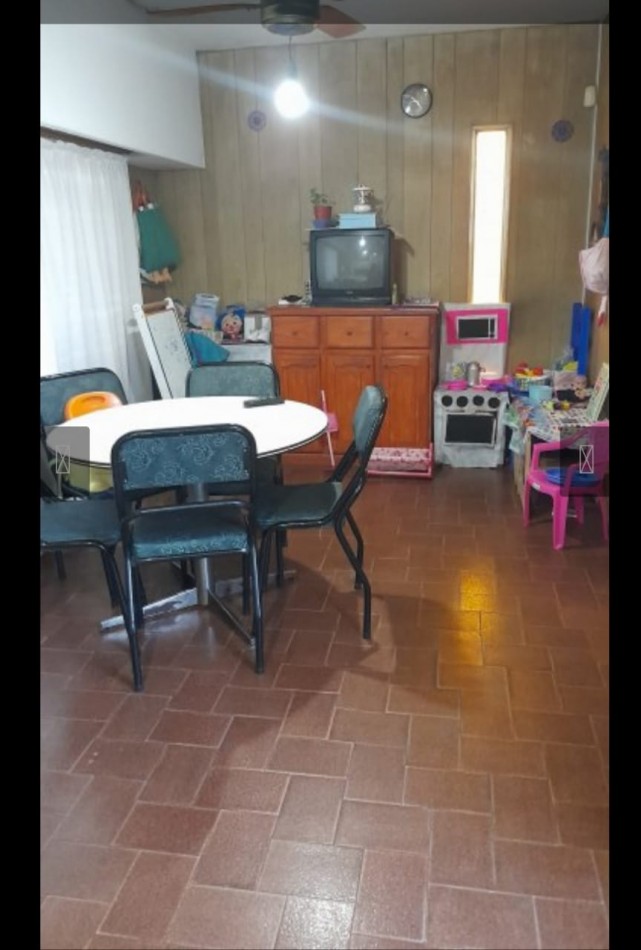 CASA DE 2 PLANTAS, VENTA, ADROGUE. A UNA CUADRA DE AV. HIPOLITO YRIGOYEN