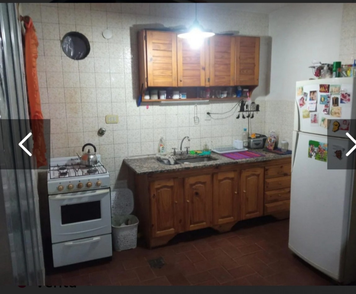 CASA DE 2 PLANTAS, VENTA, ADROGUE. A UNA CUADRA DE AV. HIPOLITO YRIGOYEN