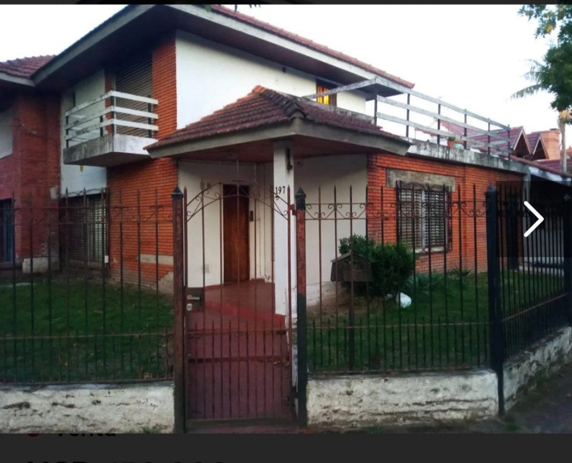 CASA DE 2 PLANTAS, VENTA, ADROGUE. A UNA CUADRA DE AV. HIPOLITO YRIGOYEN