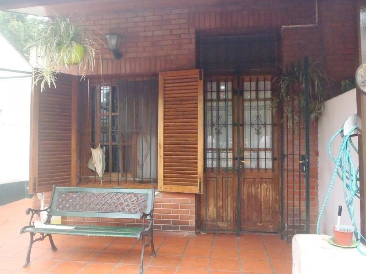 CASA EN PH, DE 2 PLANTAS, EN VENTA, ADROGUE.