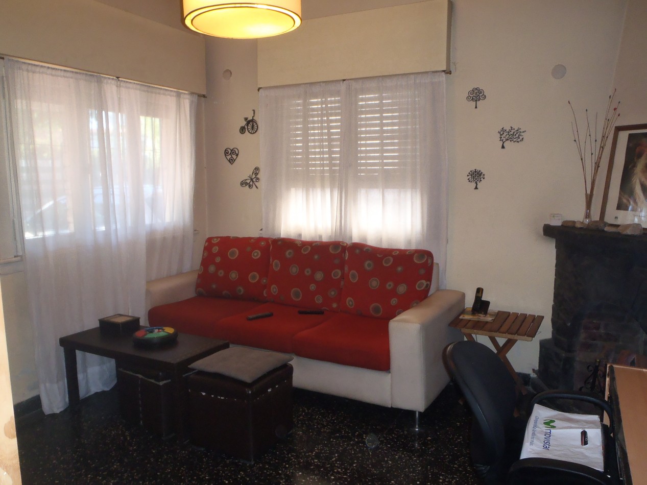 CASA EN VENTA EN ADROGUE, 3 DORMITORIOS Y PARQUE, A MTS. DE AV. ESPORA