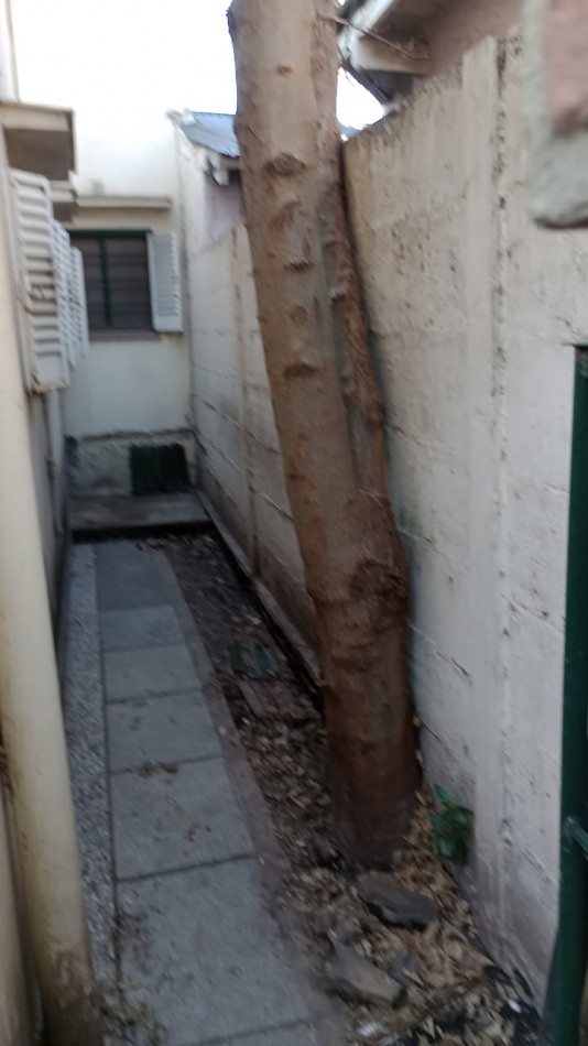 CASA EN VENTA, ADROGUE, EXCELENTE UBICACION