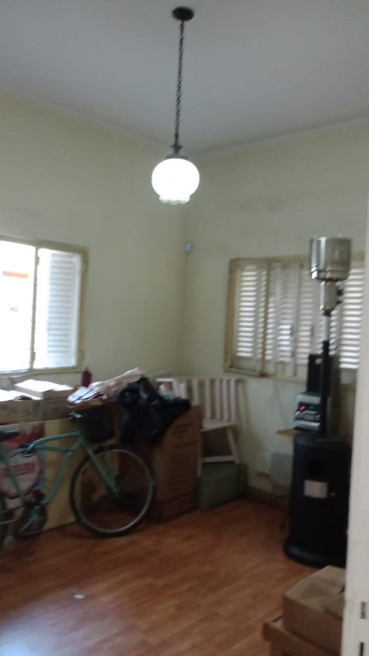 CASA EN VENTA SOBRE AV. ESPORA AL 300, ADROGUE. NUEVO PRECIO. OPORTUNIDAD