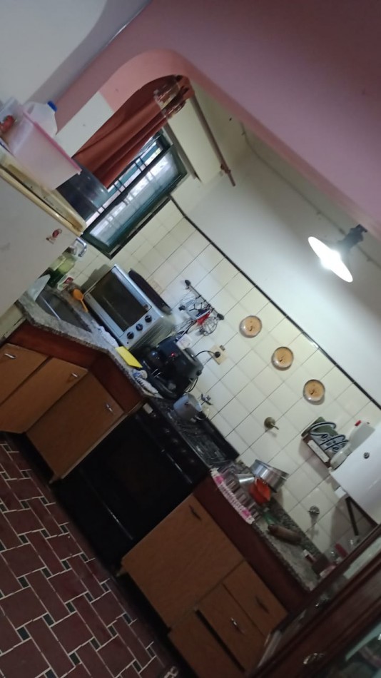 CASA EN VENTA SOBRE AV. ESPORA AL 300, ADROGUE. NUEVO PRECIO. OPORTUNIDAD