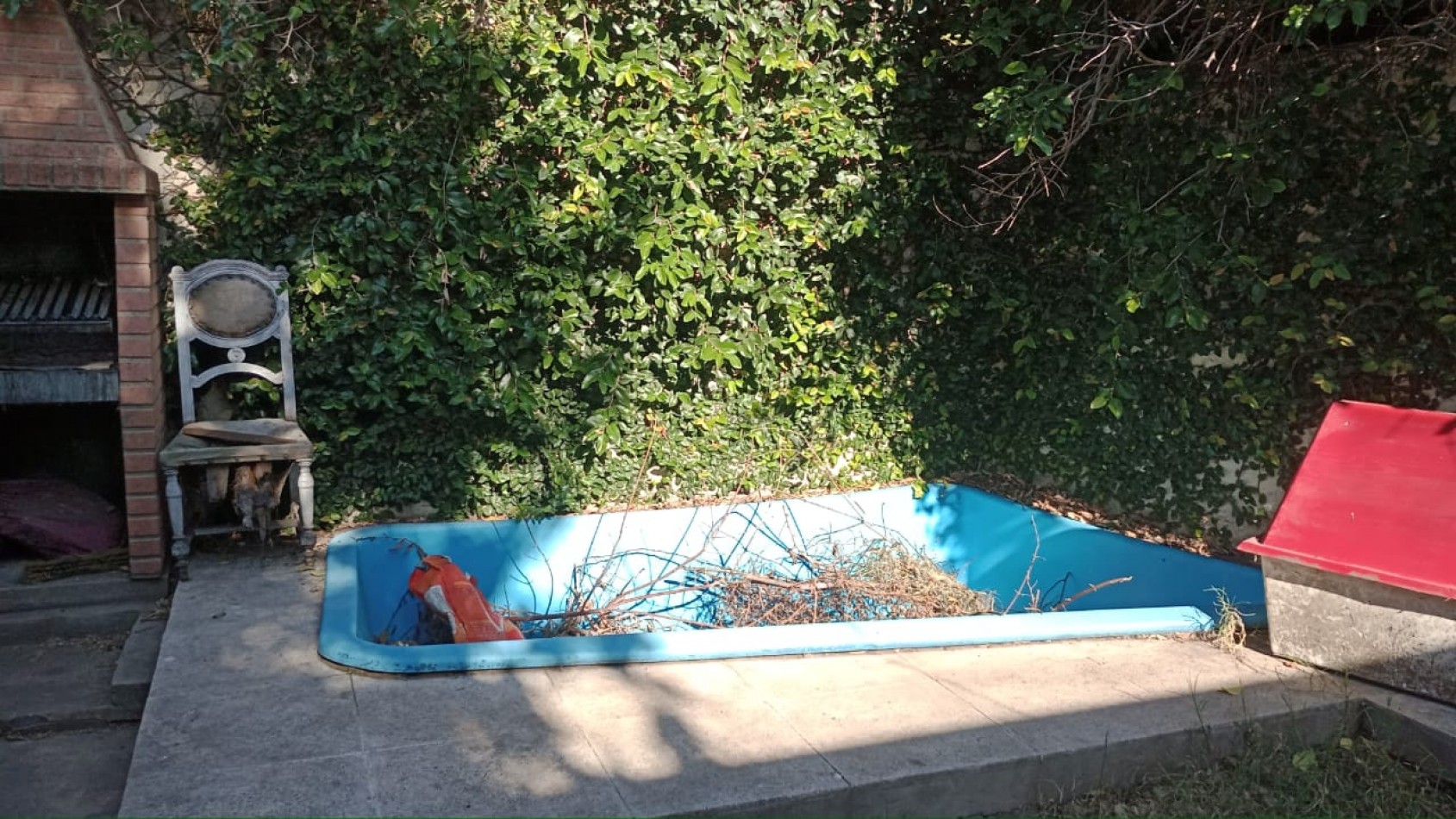 CASA EN VENTA SOBRE AV. ESPORA AL 300, ADROGUE. NUEVO PRECIO. OPORTUNIDAD
