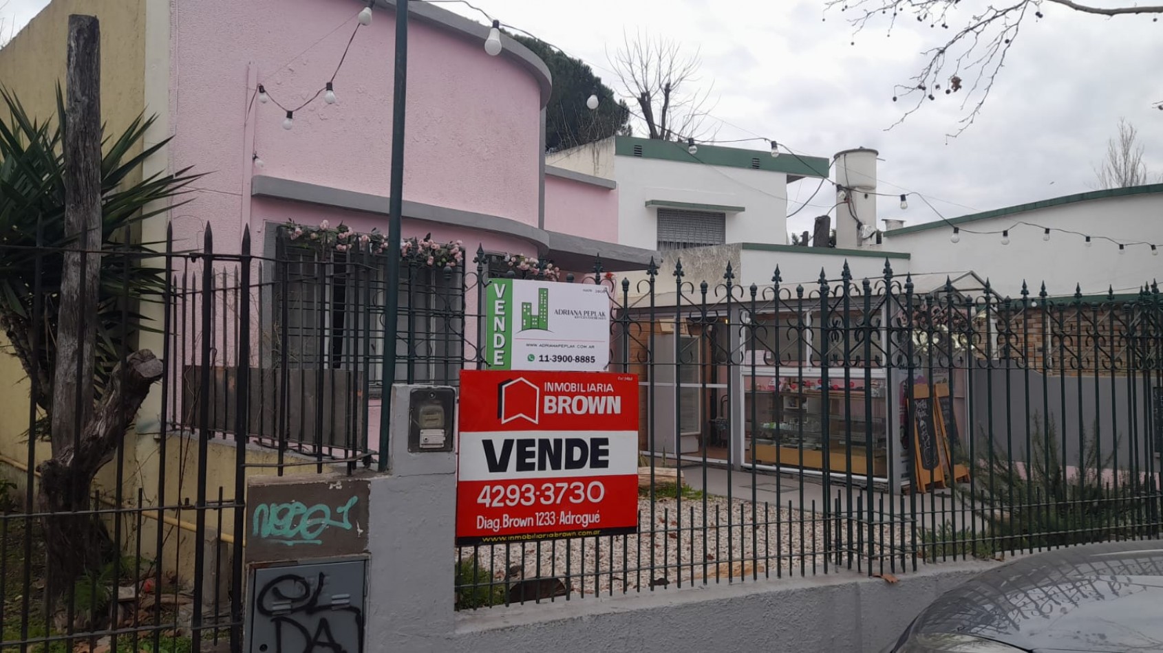 CASA EN VENTA SOBRE AV. ESPORA AL 300, ADROGUE. NUEVO PRECIO. OPORTUNIDAD