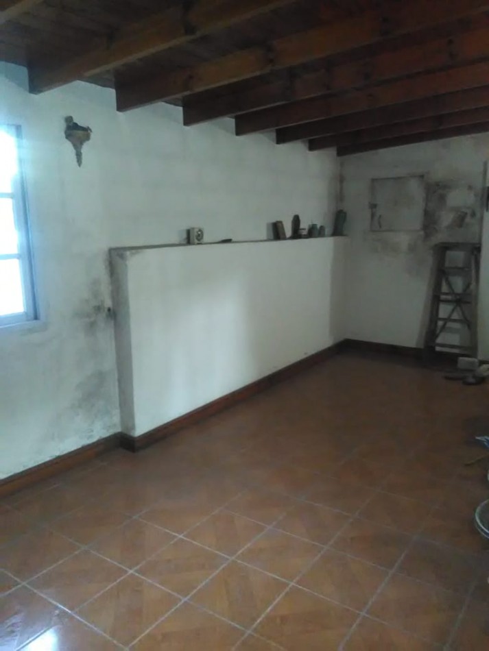 CASA EN VENTA SOBRE AV. ESPORA AL 300, ADROGUE. NUEVO PRECIO. OPORTUNIDAD