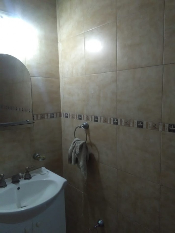 CASA EN VENTA SOBRE AV. ESPORA AL 300, ADROGUE. NUEVO PRECIO. OPORTUNIDAD