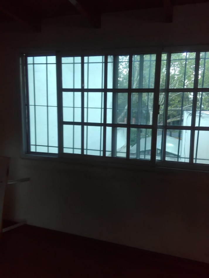 CASA EN VENTA SOBRE AV. ESPORA AL 300, ADROGUE. NUEVO PRECIO. OPORTUNIDAD