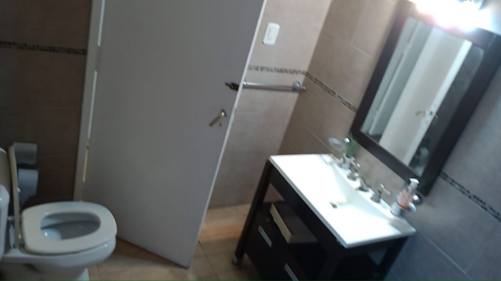 CASA EN VENTA SOBRE AV. ESPORA AL 300, ADROGUE. NUEVO PRECIO. OPORTUNIDAD