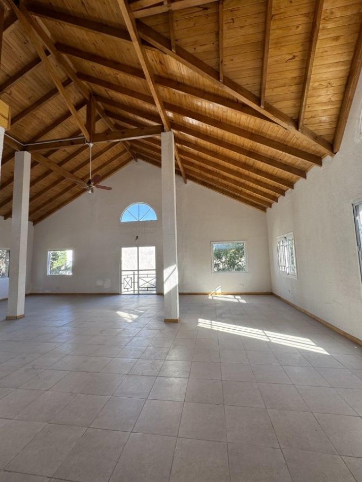 IMPERDIBLE. ESPECTACULAR CASA QUINTA EN GUERNICA, CERCA DE TODO. 2 CASAS EN UNA, SE VENDEN EN BLOCK O INDIVIDUAL. USO COMERCIAL Y/O PROFESIONAL