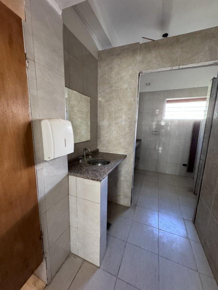 IMPERDIBLE. ESPECTACULAR CASA QUINTA EN GUERNICA, CERCA DE TODO. 2 CASAS EN UNA, SE VENDEN EN BLOCK O INDIVIDUAL. USO COMERCIAL Y/O PROFESIONAL