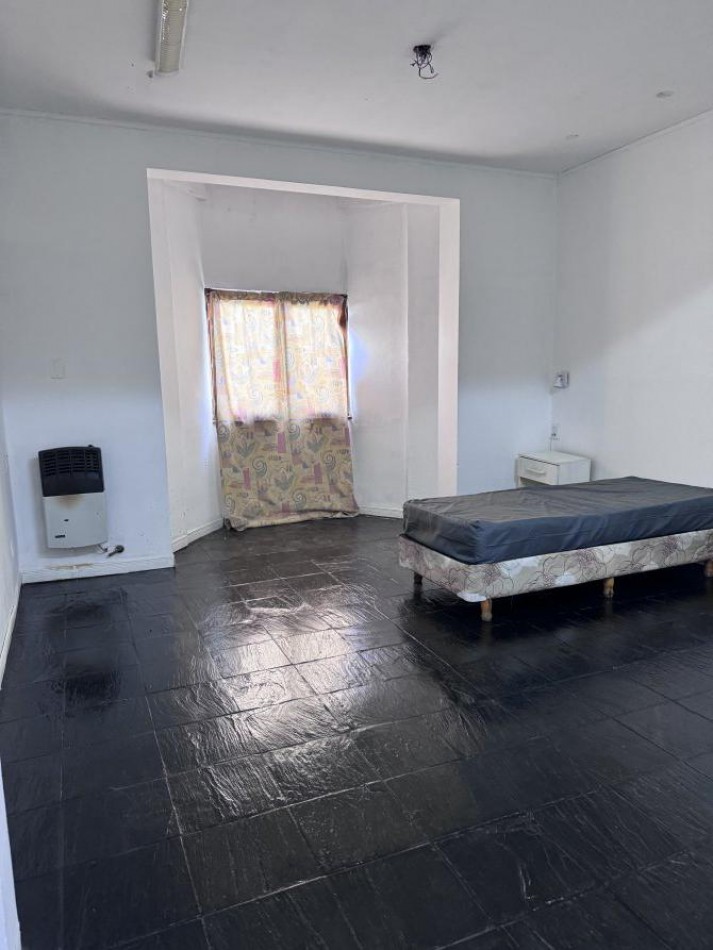 IMPERDIBLE. ESPECTACULAR CASA QUINTA EN GUERNICA, CERCA DE TODO. 2 CASAS EN UNA, SE VENDEN EN BLOCK O INDIVIDUAL. USO COMERCIAL Y/O PROFESIONAL