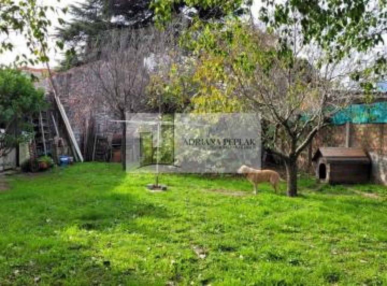 LOTE LIBRE A UNA CUADRA DE 2 DE ABRIL. PARQUIZADO, CON PAREDON Y PORTON DE GARAGE. VENTA. BURZACO