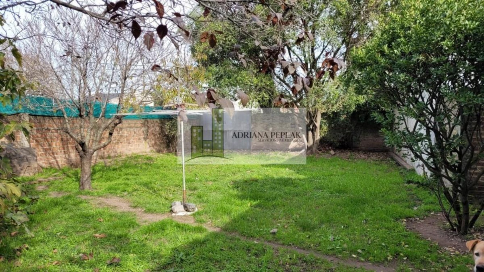 LOTE LIBRE A UNA CUADRA DE 2 DE ABRIL. PARQUIZADO, CON PAREDON Y PORTON DE GARAGE. VENTA. BURZACO