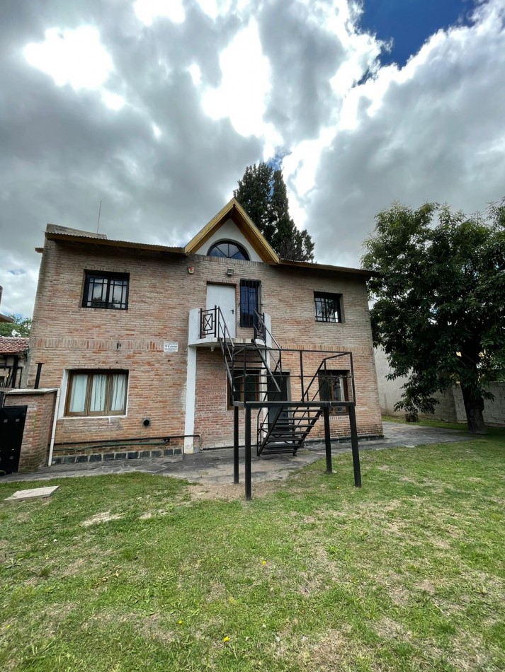 IMPERDIBLE. ESPECTACULAR CASA QUINTA EN GUERNICA, CERCA DE TODO. 2 CASAS EN UNA, SE VENDEN EN BLOCK O INDIVIDUAL. USO COMERCIAL Y/O PROFESIONAL