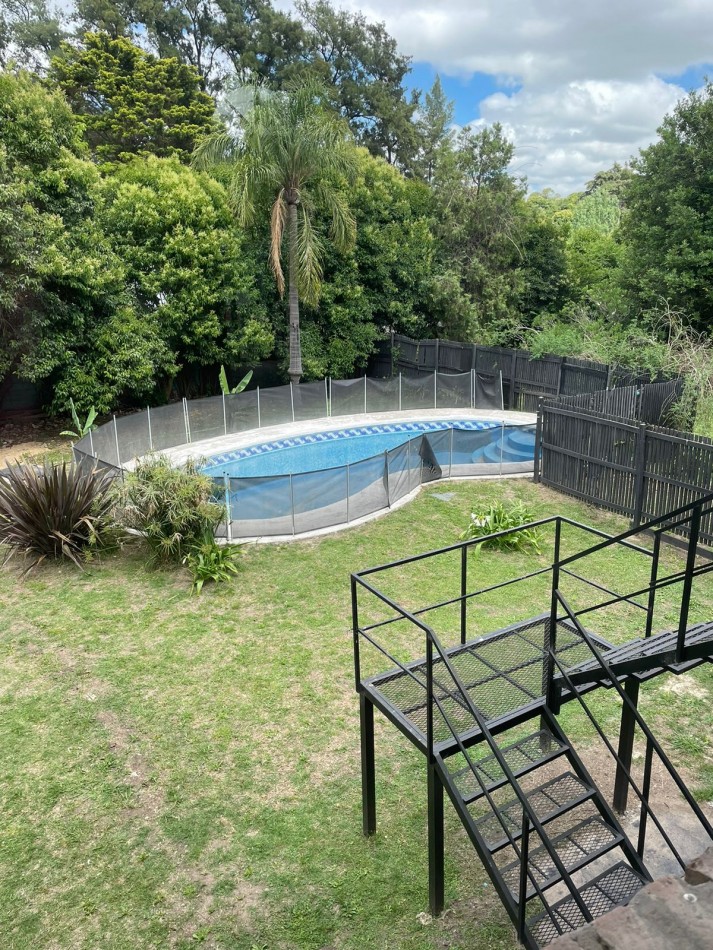IMPERDIBLE. ESPECTACULAR CASA QUINTA EN GUERNICA, CERCA DE TODO. 2 CASAS EN UNA, SE VENDEN EN BLOCK O INDIVIDUAL. USO COMERCIAL Y/O PROFESIONAL