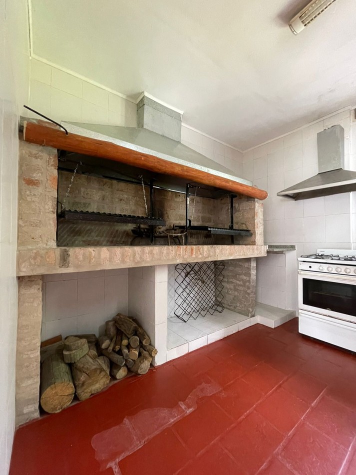 IMPERDIBLE. ESPECTACULAR CASA QUINTA EN GUERNICA, CERCA DE TODO. 2 CASAS EN UNA, SE VENDEN EN BLOCK O INDIVIDUAL. USO COMERCIAL Y/O PROFESIONAL