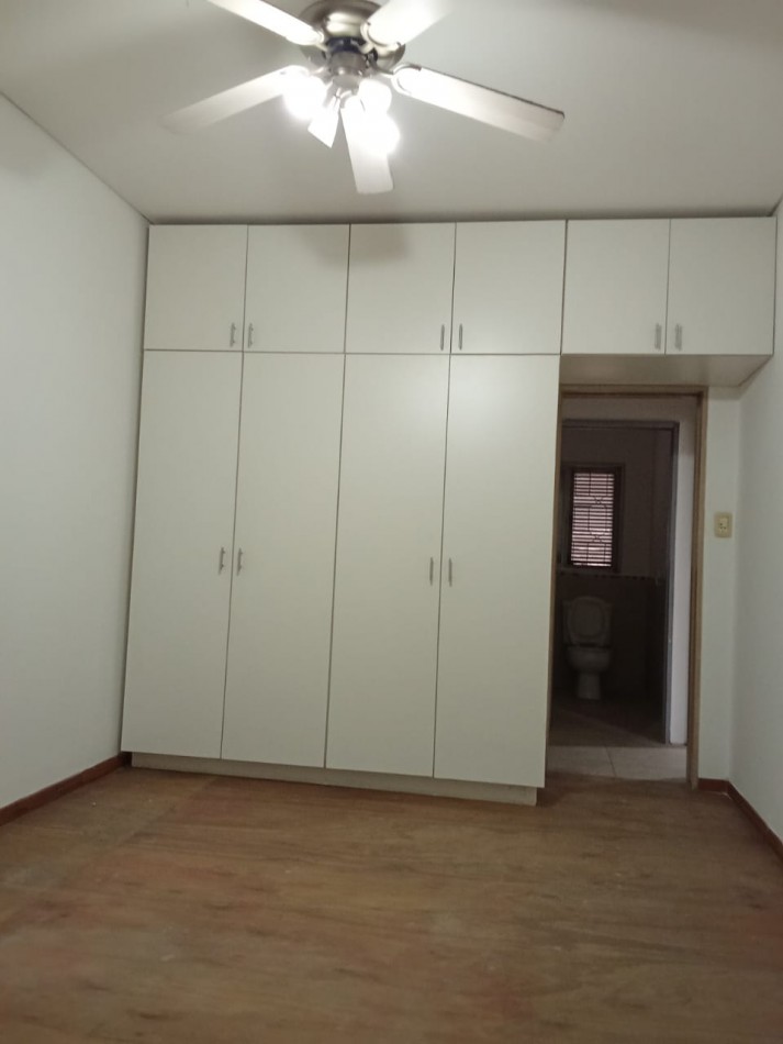 CASA EN BURZACO, ALQUILER, 3 DORMITORIOS Y ENTRADA PARA 2 VEHICULOS.