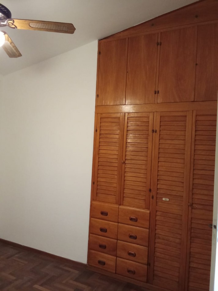 CASA EN BURZACO, ALQUILER, 3 DORMITORIOS Y ENTRADA PARA 2 VEHICULOS.