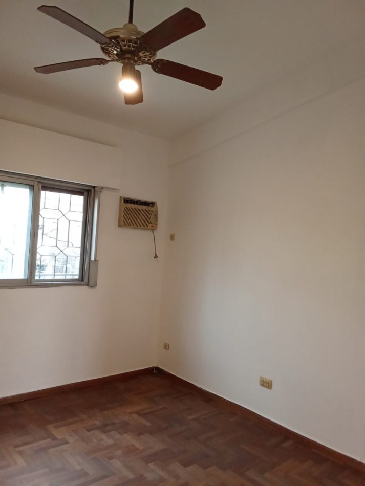 CASA EN BURZACO, ALQUILER, 3 DORMITORIOS Y ENTRADA PARA 2 VEHICULOS.