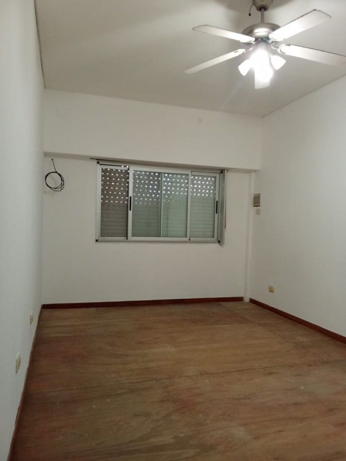 CASA EN BURZACO, ALQUILER, 3 DORMITORIOS Y ENTRADA PARA 2 VEHICULOS.