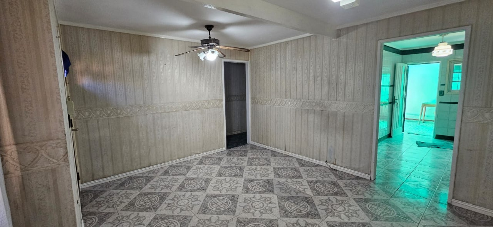 CHALET EN LANUS ESTE, 3 DORMITORIOS Y UN MONOAMBIENTE. APTO PARA 2 FAMILIAS