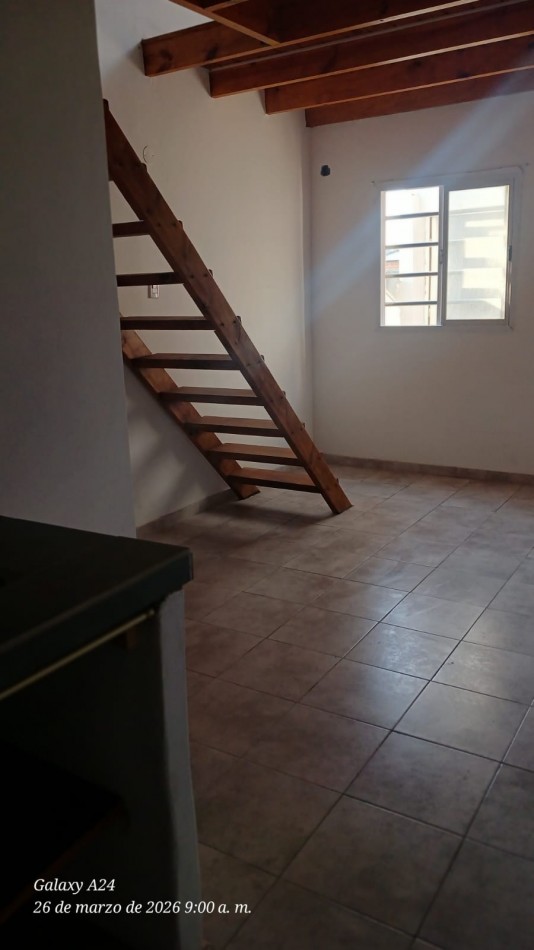 DEPARTAMENTO EN PRIMER PISO POR ESCALERA, TIPO LOFT. ALQUILER. A UNA CUADRA DE LA AVENIDA MONTEVERDE
