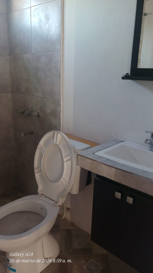 DEPARTAMENTO EN PRIMER PISO POR ESCALERA, TIPO LOFT. ALQUILER. A UNA CUADRA DE LA AVENIDA MONTEVERDE