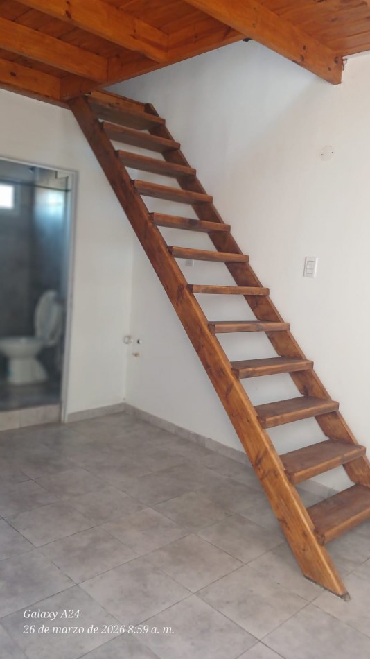DEPARTAMENTO EN PRIMER PISO POR ESCALERA, TIPO LOFT. ALQUILER. A UNA CUADRA DE LA AVENIDA MONTEVERDE