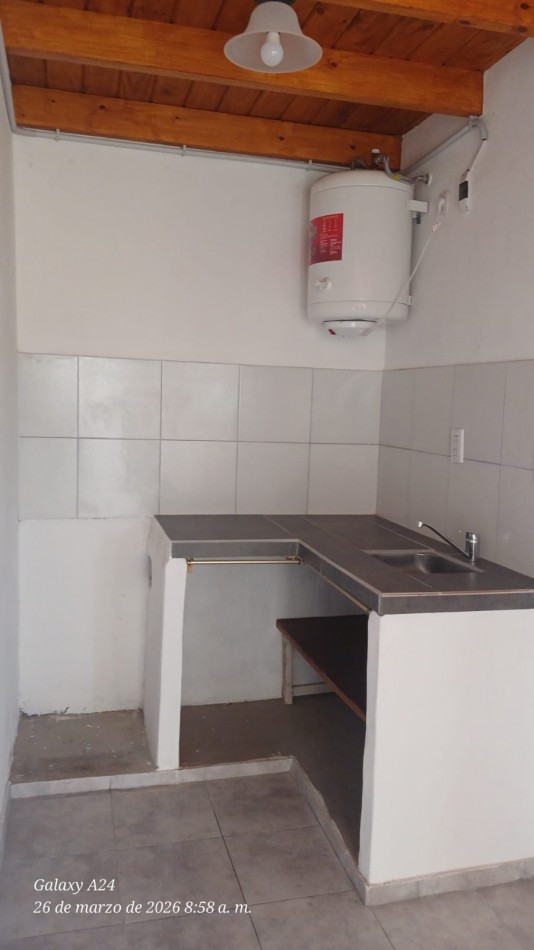 DEPARTAMENTO EN PRIMER PISO POR ESCALERA, TIPO LOFT. ALQUILER. A UNA CUADRA DE LA AVENIDA MONTEVERDE