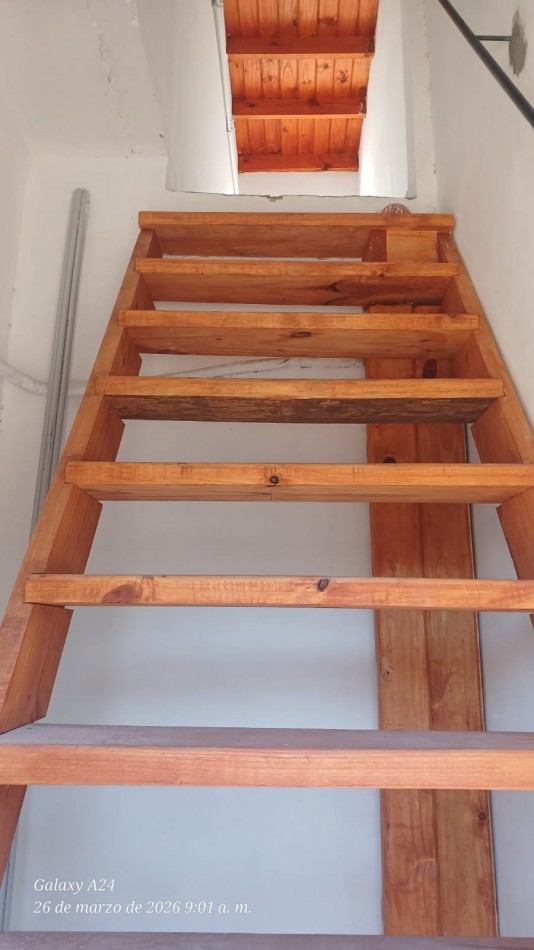 DEPARTAMENTO EN PRIMER PISO POR ESCALERA, TIPO LOFT. ALQUILER. A UNA CUADRA DE LA AVENIDA MONTEVERDE