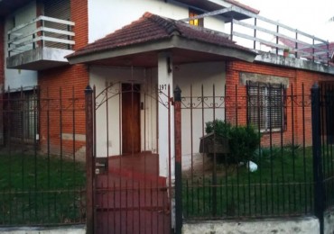 CASA DE 2 PLANTAS, VENTA, ADROGUE. A UNA CUADRA DE AV. HIPOLITO YRIGOYEN
