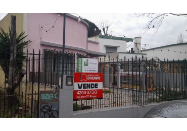 CASA EN VENTA, ADROGUE, EXCELENTE UBICACION