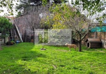 LOTE LIBRE A UNA CUADRA DE 2 DE ABRIL. PARQUIZADO, CON PAREDON Y PORTON DE GARAGE. VENTA. BURZACO