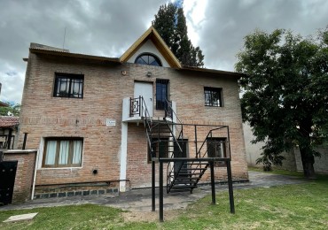IMPERDIBLE. ESPECTACULAR CASA QUINTA EN GUERNICA, CERCA DE TODO. 2 CASAS EN UNA, SE VENDEN EN BLOCK O INDIVIDUAL. USO COMERCIAL Y/O PROFESIONAL