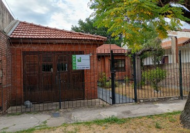 CHALET EN LANUS ESTE, 3 DORMITORIOS Y UN MONOAMBIENTE. APTO PARA 2 FAMILIAS
